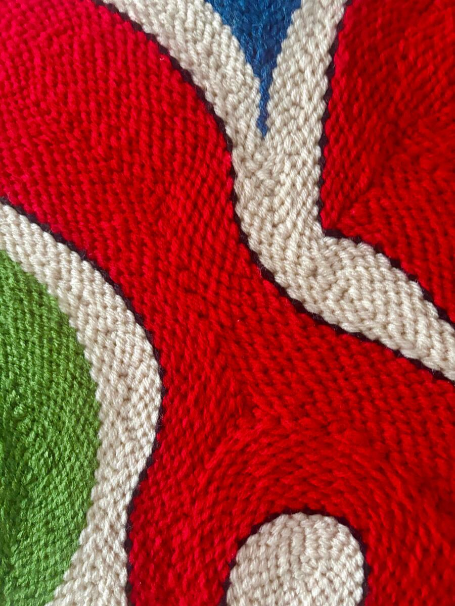 Detalhe dos pontos vermelhos, brancos e verdes